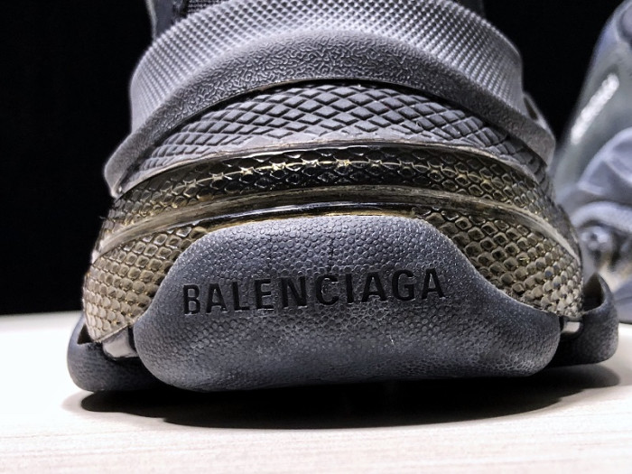 BLCG Wmns Triple S Trainer 